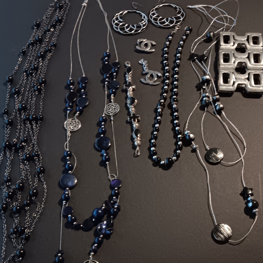 Vintage Jewelry Lot.  Beutyful and elegant Jewelry.  Great offer.